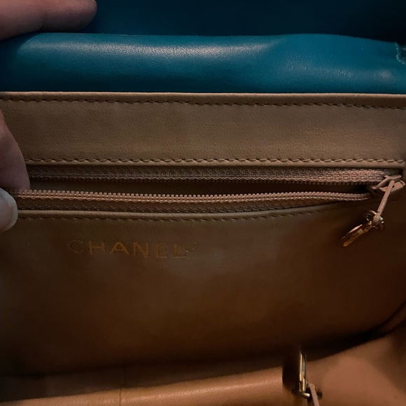 Vintage CHANEL Turquoise Quilted Vanity Handbag - Picture 11 of 15